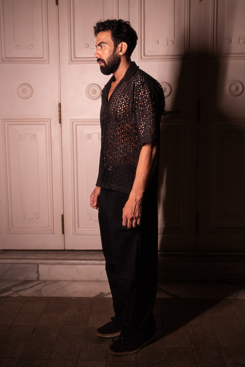 MUST-HAVE BLACK SHIRT
