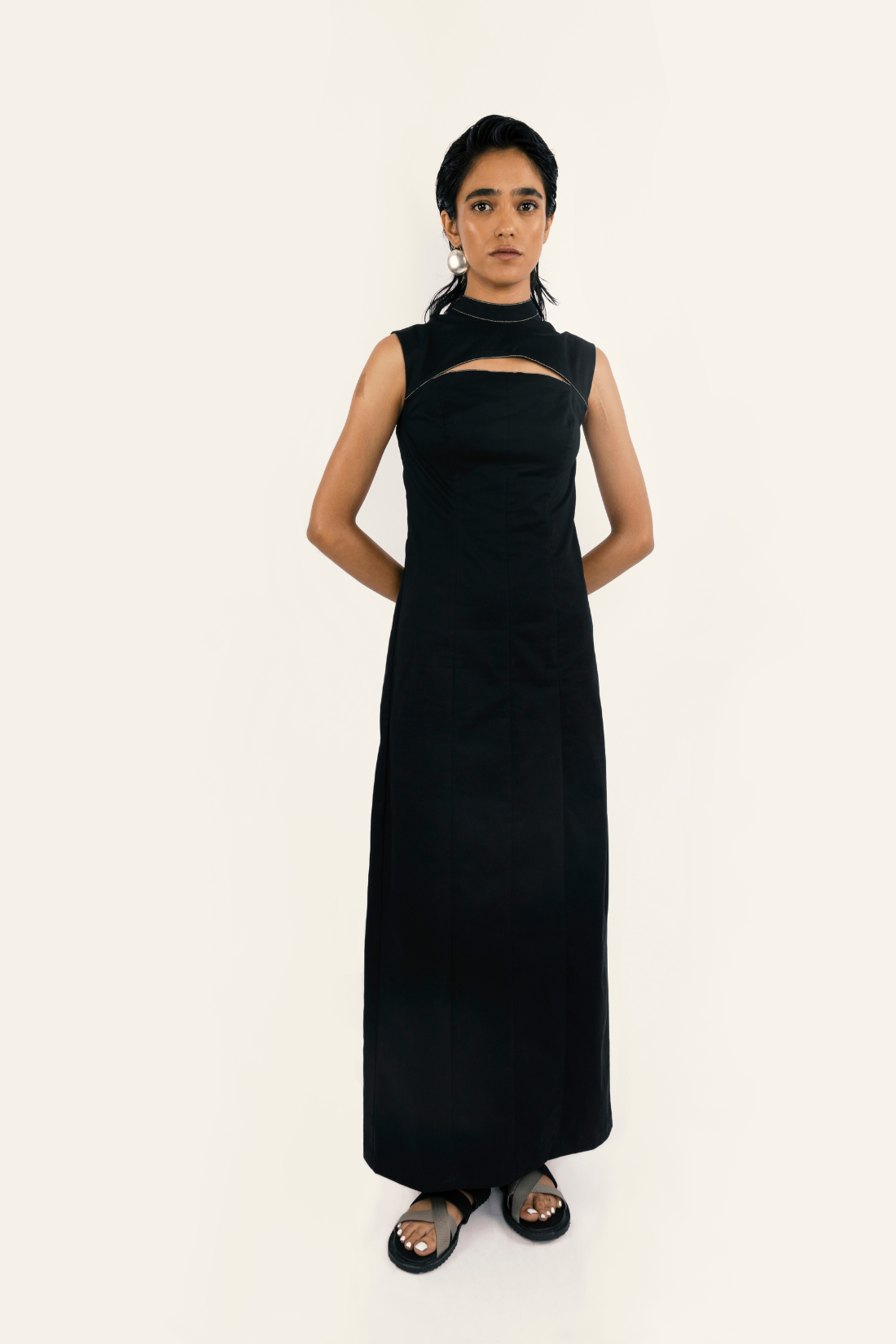 ELONGATING BLACK CUT-OUT DRESS