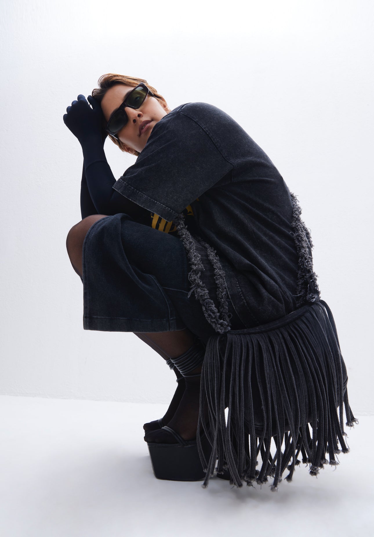 FRINGE DENIM SLING BAG IN ASH GREY