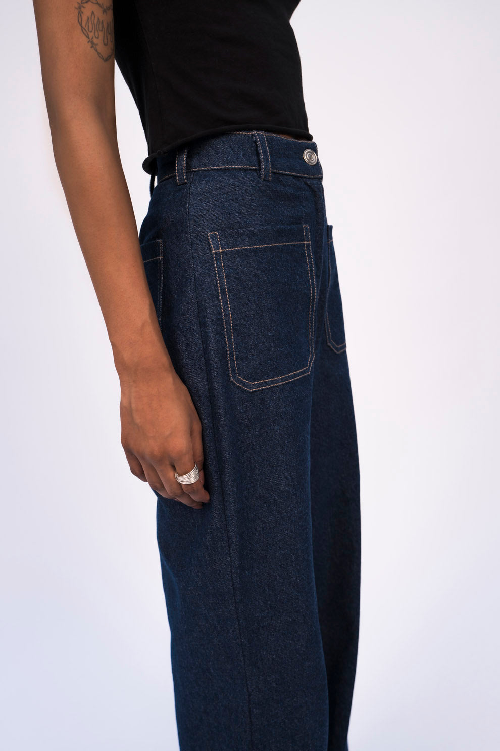 HIGH WAISTED JEANS