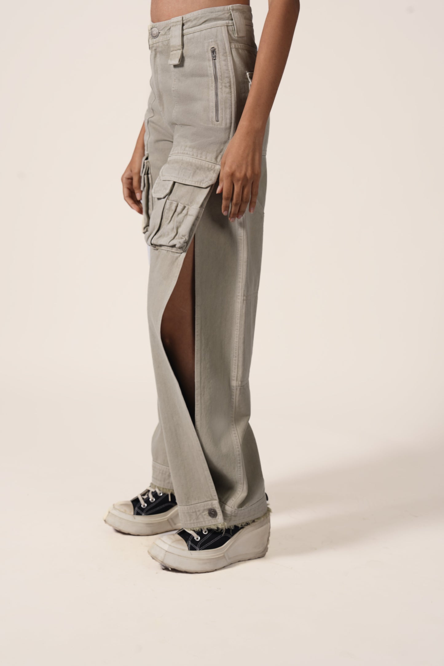 CARPENTER CARGOS IN PISTACHIO