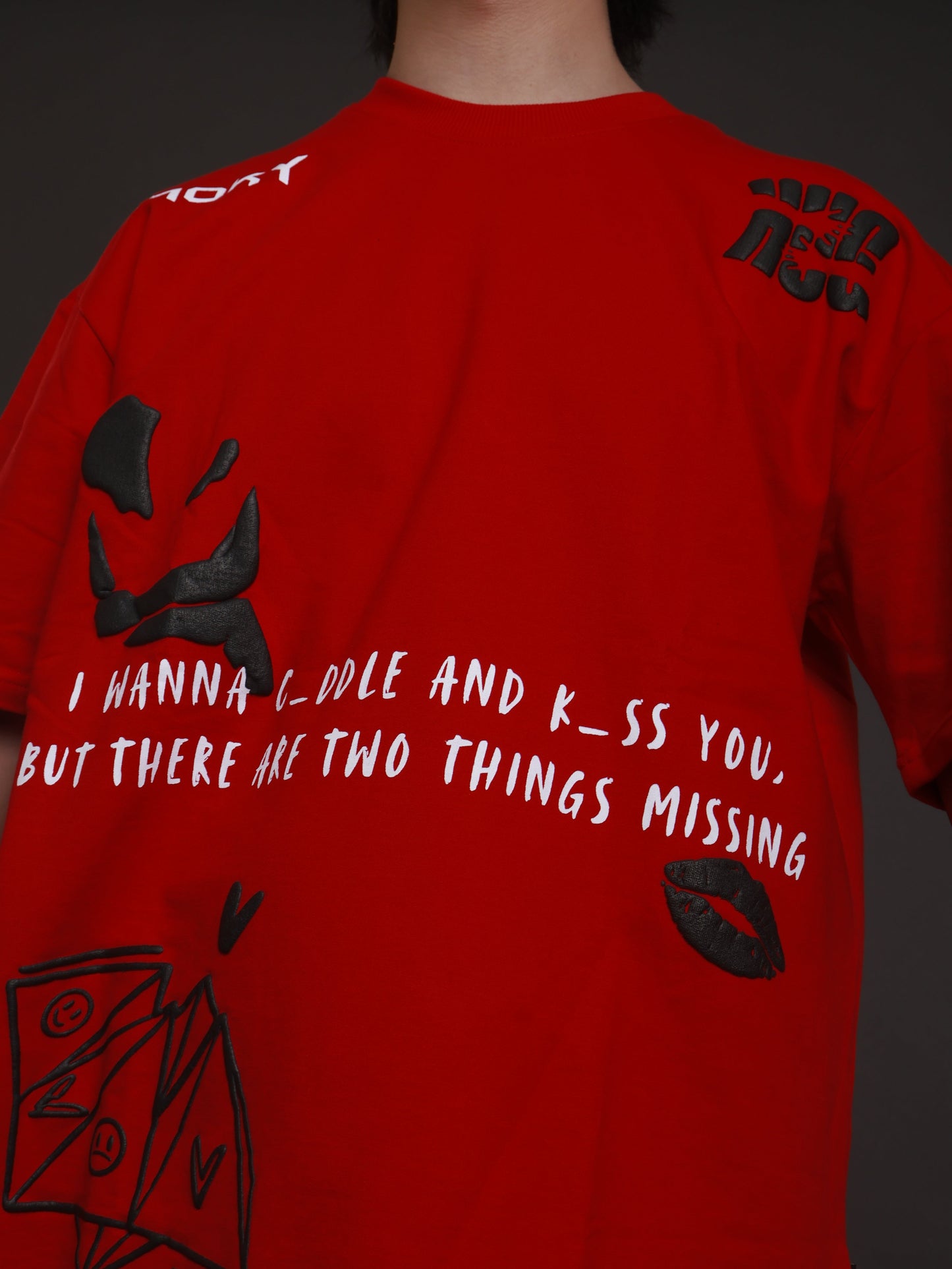 Unisex Kiss & Cuddles Red T-shirt