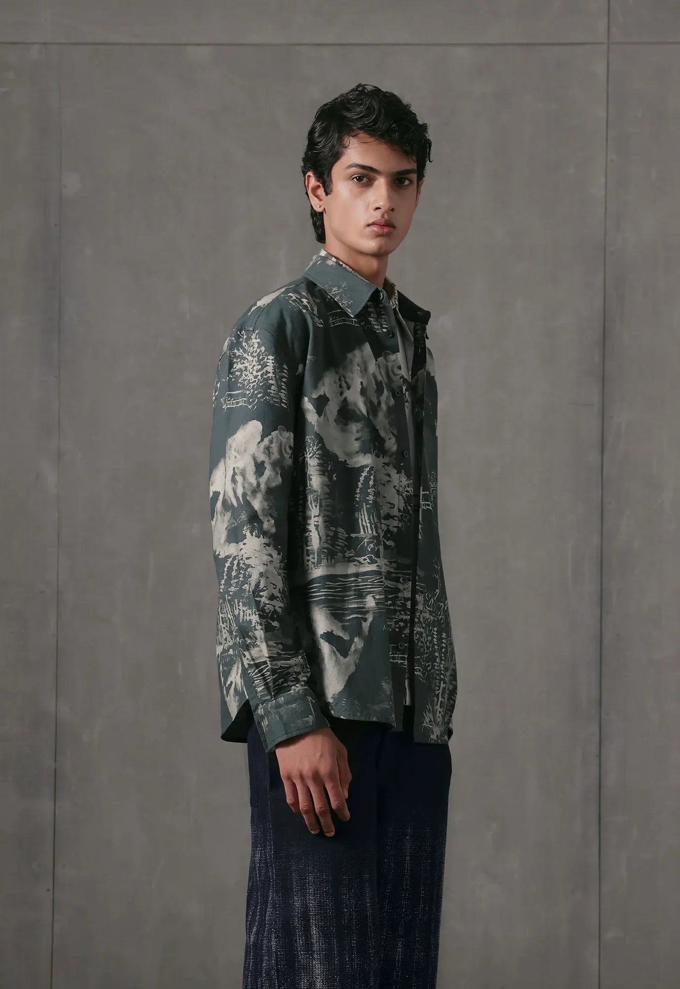 The Terrain Relaxed Shirt in Military Olive
