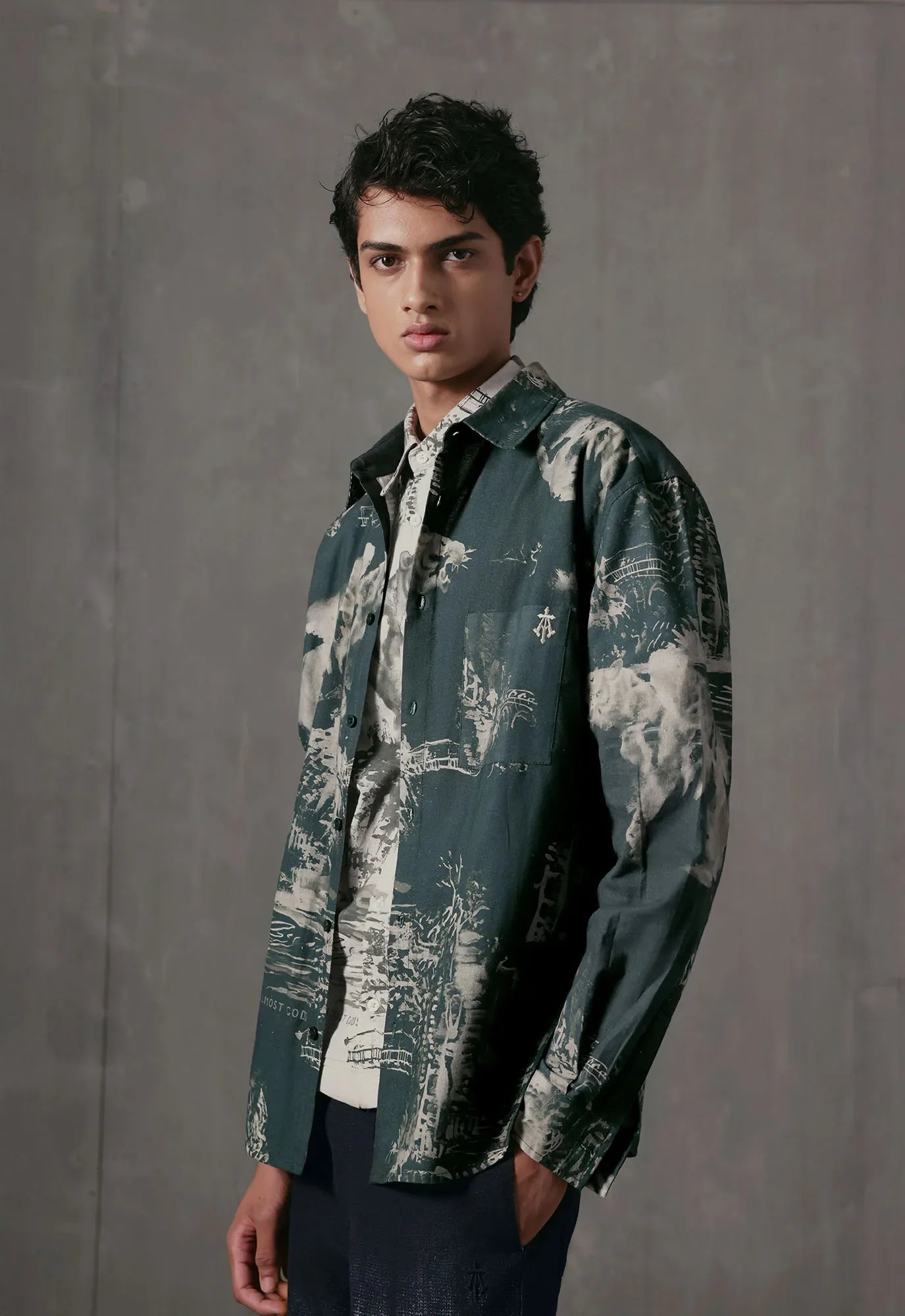 The Terrain Relaxed Shirt in Military Olive