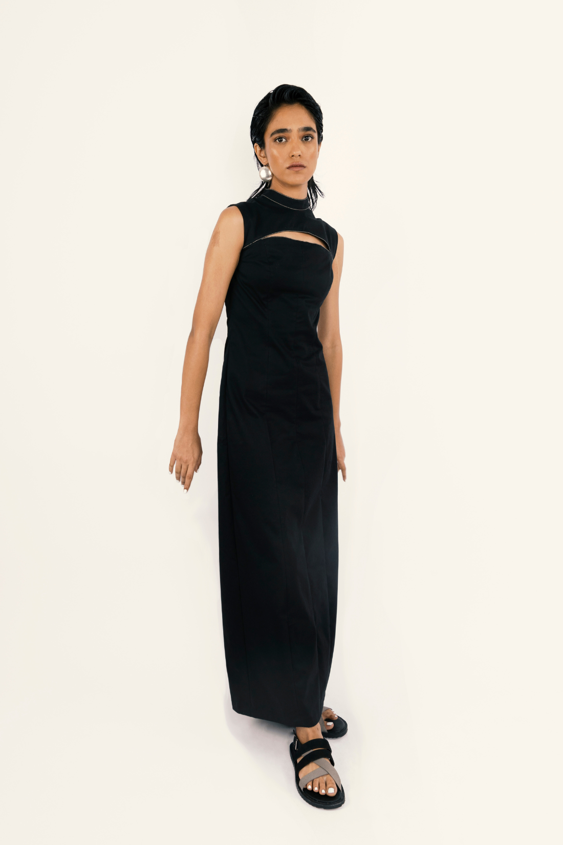 Elongating Serious Black