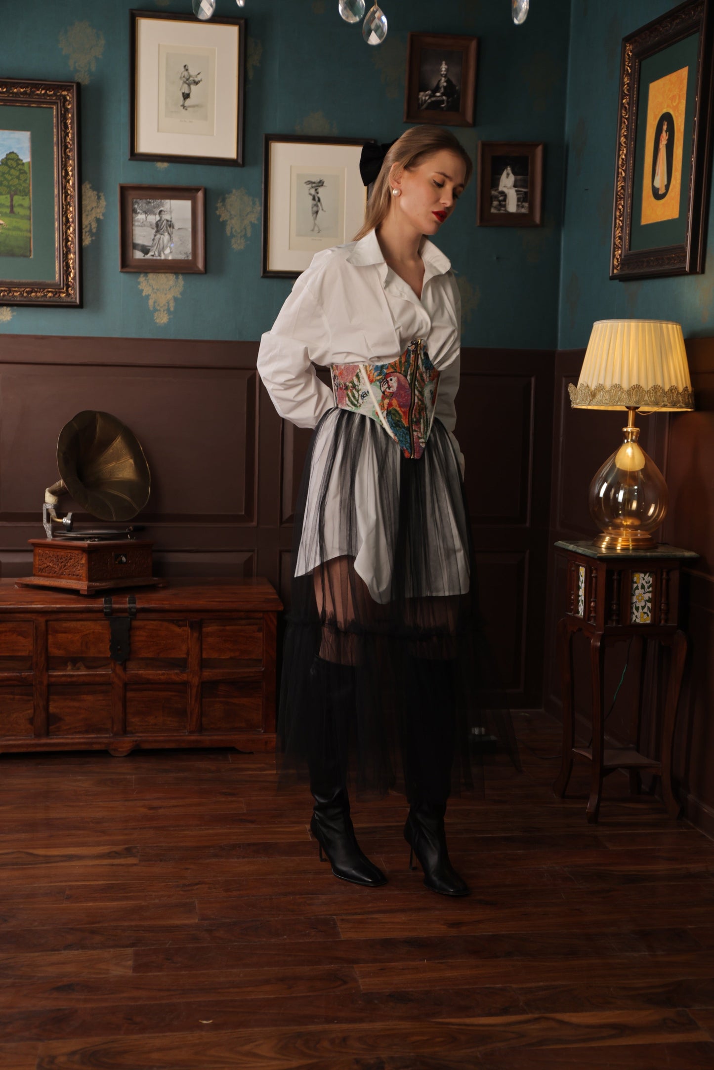 PLEATED CRISP LONG WHITE SHIRT