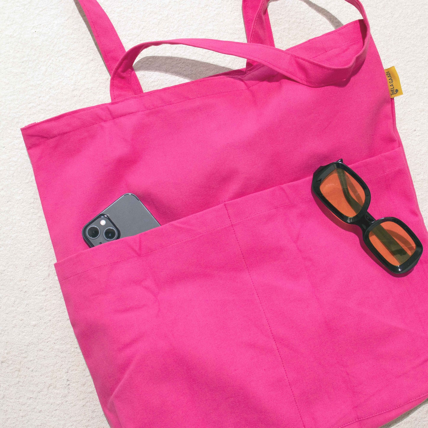 Shinchan: Shiro Bath Zipper Tote Bag