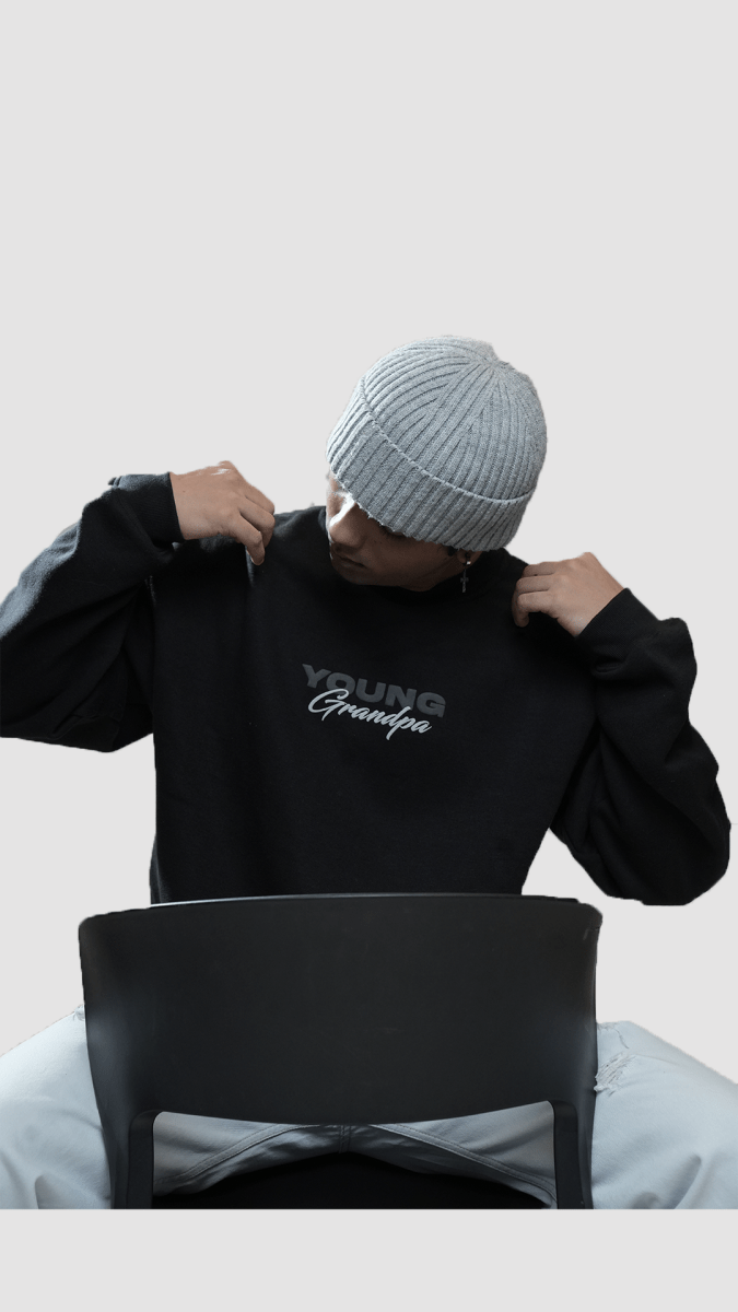 BLACK SWEATSHIRT - Outro Studio