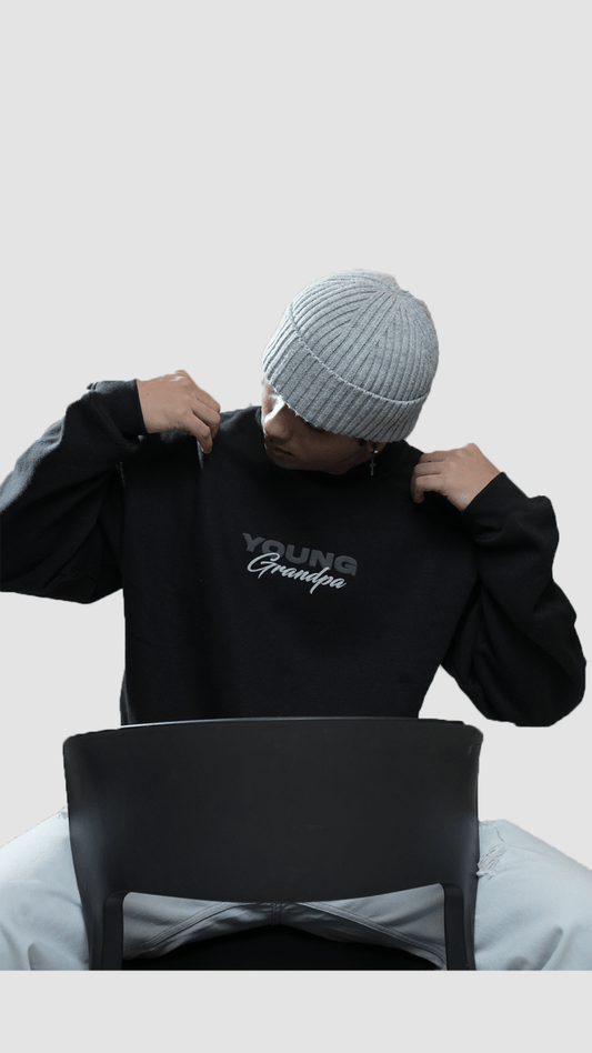 BLACK SWEATSHIRT - Outro Studio