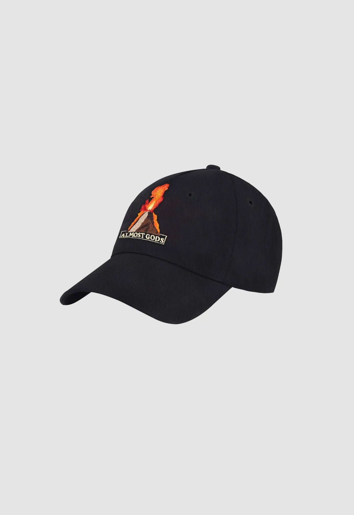 VOLCANO EMBROIDERED CAP IN BLACK