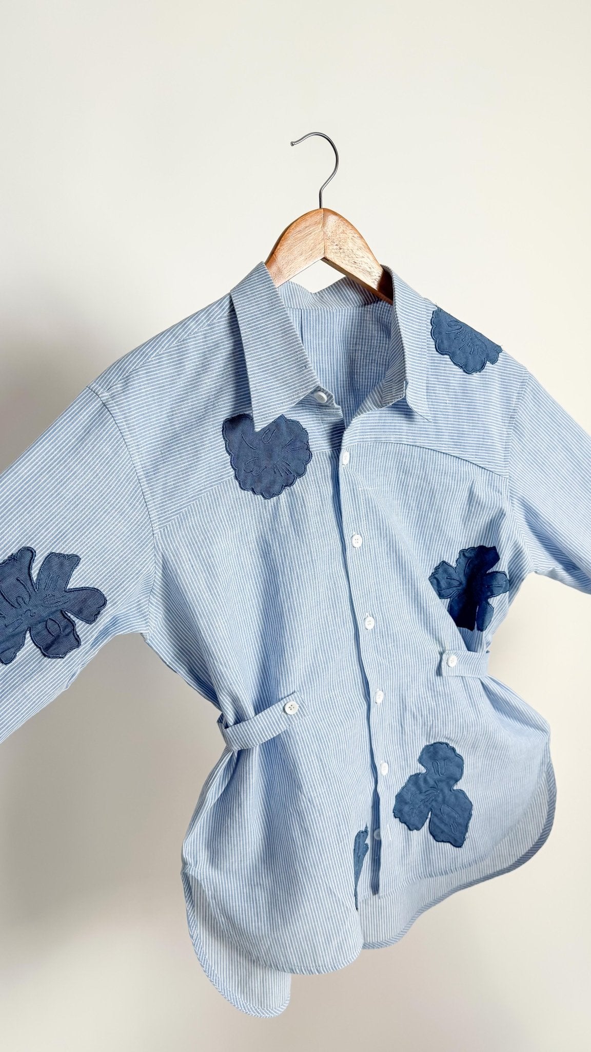 Blue Pinstripe Shirt With Applique - erised pret