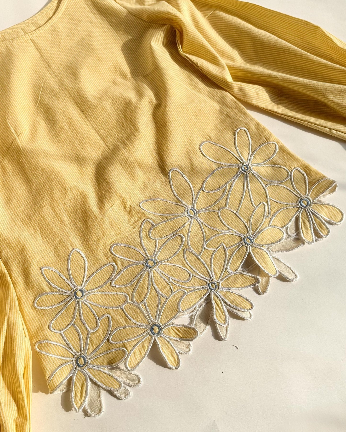 Butter Yellow Daisy Top - erised pret