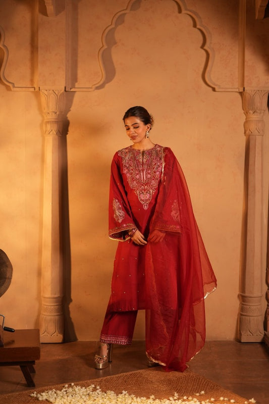 Red Lawn Embroidered Kurta Set With Dupatta - Outro Studio
