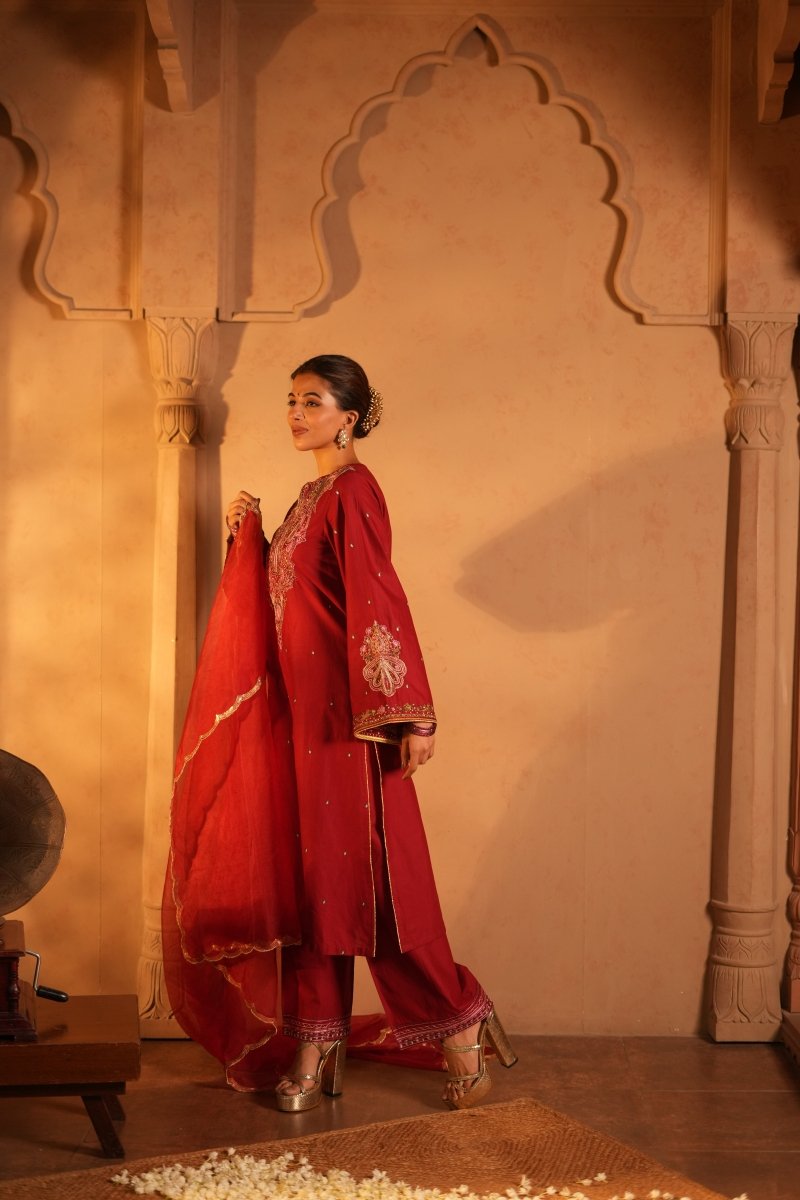Red Lawn Embroidered Kurta Set With Dupatta - Outro Studio