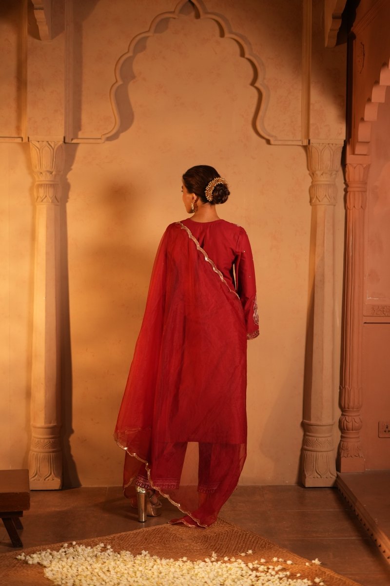 Red Lawn Embroidered Kurta Set With Dupatta - Outro Studio