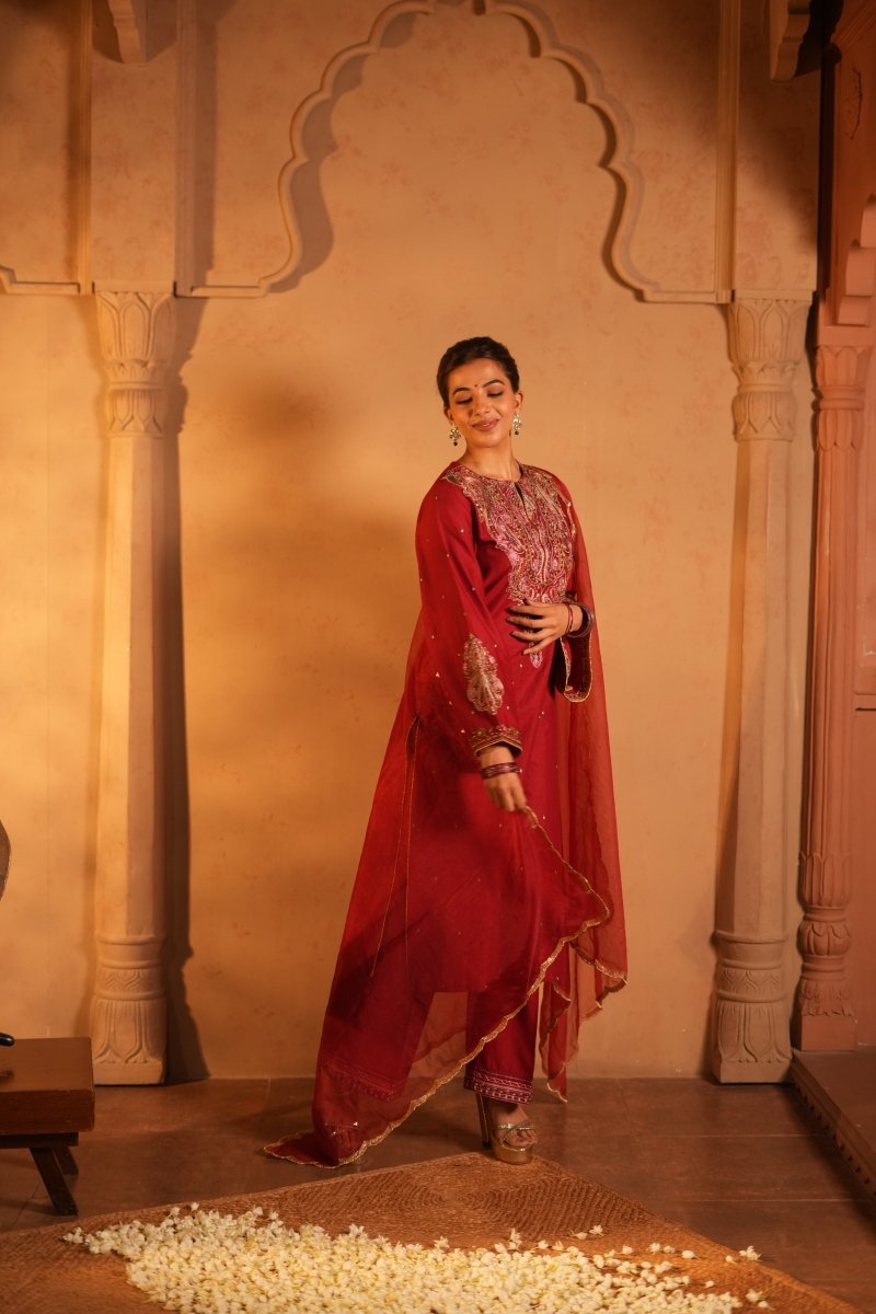 Red Lawn Embroidered Kurta Set With Dupatta - Outro Studio